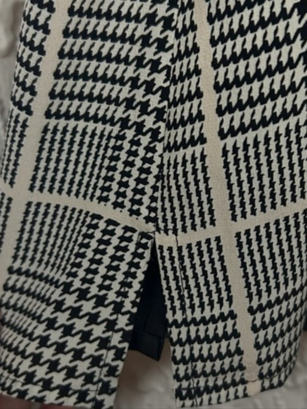 L’AGENCE Silk Plaid Camisole Tank Top Houndstooth V-Neck, Size XS (Fits Size S) - Picture 4 of 7